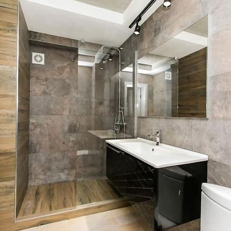 Lev Tolstoi Studio Apartment Chisinau Bagian luar foto