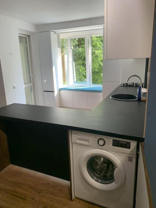 Lev Tolstoi Studio Apartment Chisinau Bagian luar foto